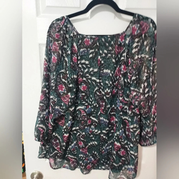 NWOT Lane Bryant Green Paisley Classic V-Neck Shimmer Top in Size 18 - Picture 10 of 11